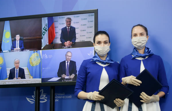 Президент России принял участие в подписании  документов в рамках ВЭФ-2021