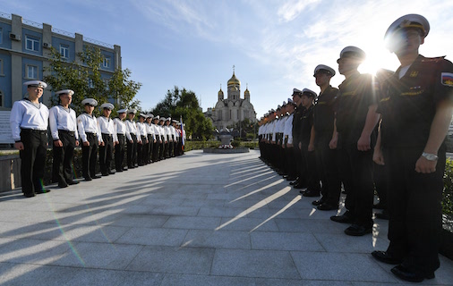 Во Владивостоке в рамках ВЭФ открыли памятный знак в честь моряков, погибших в Цусимском морском сражении
