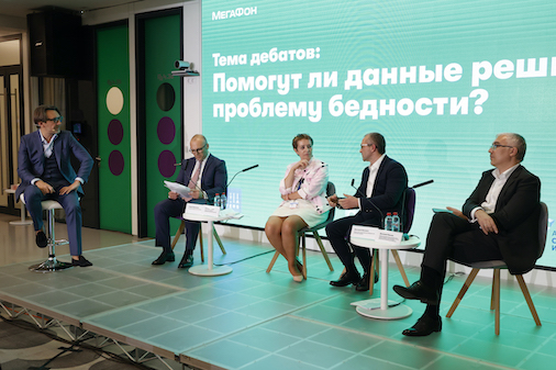 «В Китае меня не пустили бы и в магазин»: Сергей Шнуров провёл «Data Debatы» в поддержку форума «Сильные идеи для нового времени»