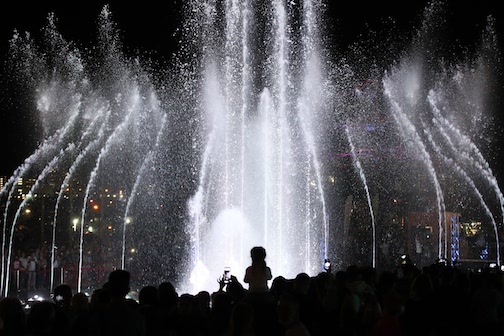 Сбер торжественно запустил музыкальный фонтан на главной площади дальневосточной столицы