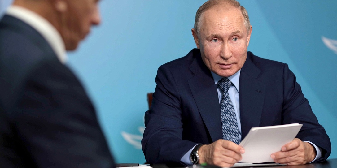 Владимир Путин провел совещание по вопросам социально-экономического развития Дальневосточного федерального округа