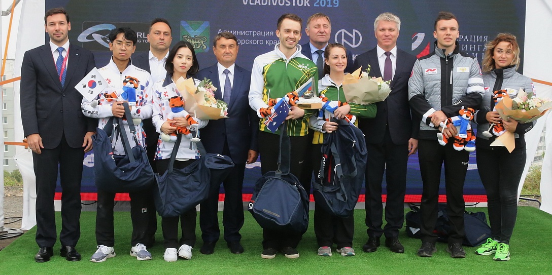 Капсулу Центра ледовых видов спорта заложили во Владивостоке на ВЭФ-2019