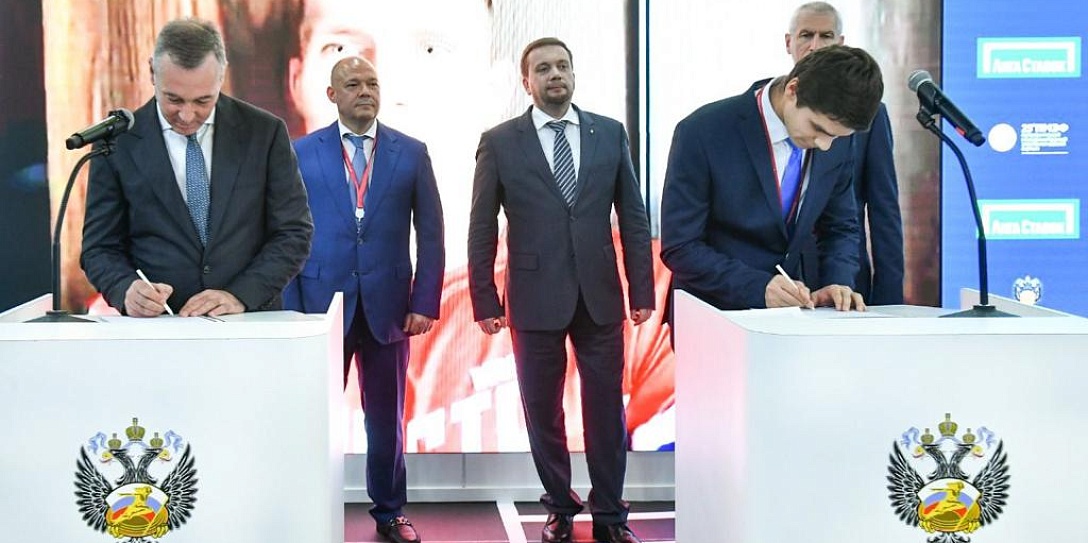 Легенды спорта и «Лига Ставок» подписали контракты на ПМЭФ-2022
