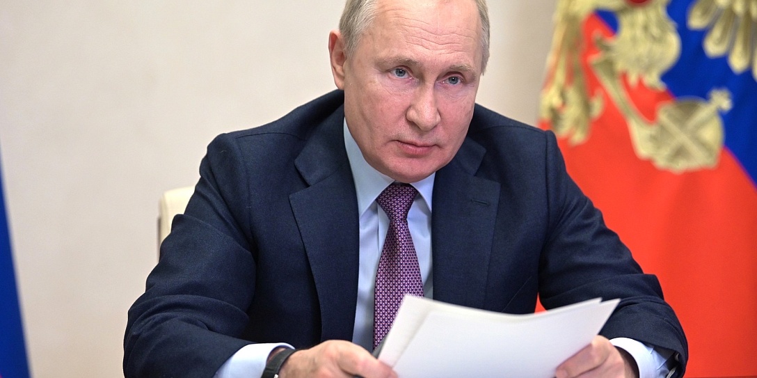 Владимир Путин поручил выплачивать ученым надбавки с первого месяца работы в Арктике