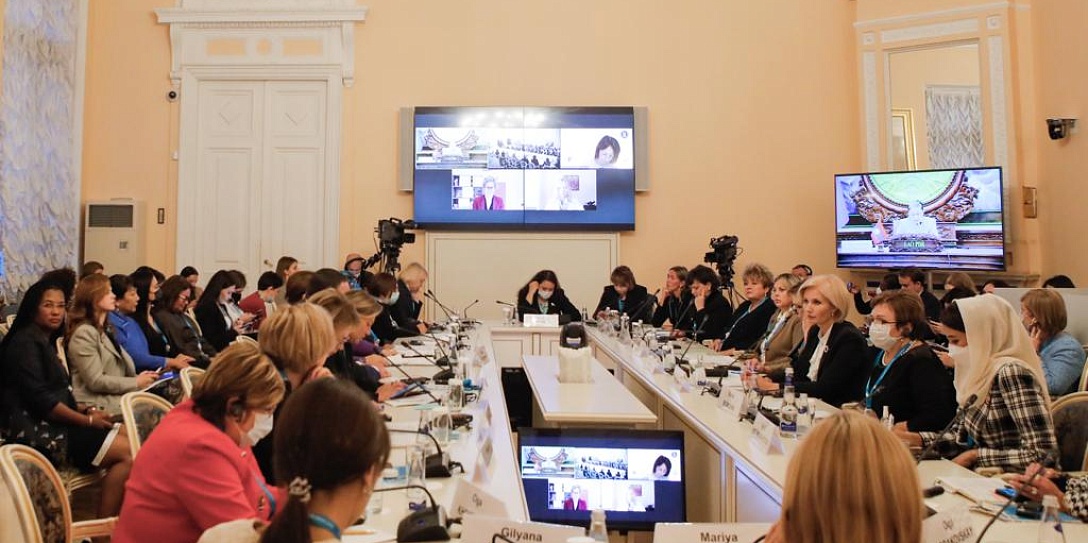 Влияние женщин-предпринимателей на социальные изменения в обществе обсудили на стратегической сессии Третьего Евразийского женского форума