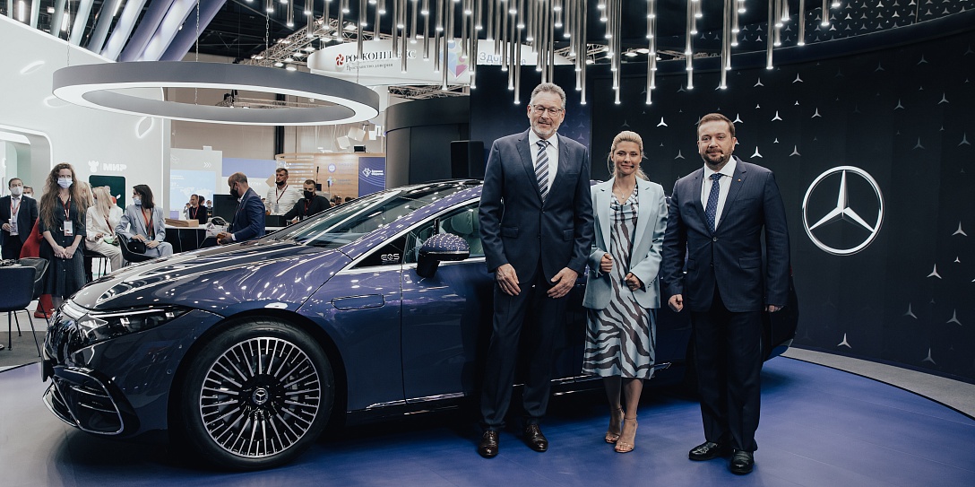 Российская премьера первого электрического седана класса «люкс» EQS и нового Mercedes-Maybach S-Класса состоялась на ПМЭФ 2021